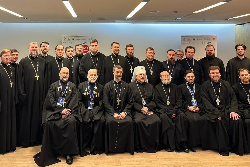 Председатель Патриаршей комиссии по вопросам физической культуры и спорта встретился с духовниками региональных команд, прибывших на IV (I зимние) спортивные игры благоверного князя Александра Невского