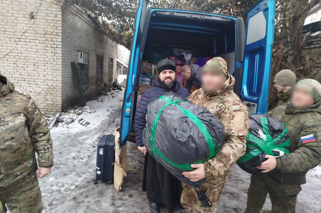 Ко Дню защитника Отечества делегация Издательского Совета доставила воинам литературу и подарки