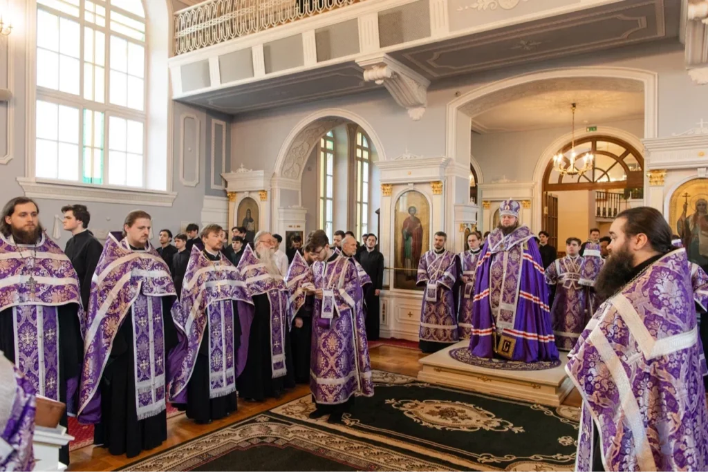 В Санкт-Петербургской духовной академии совершили благодарственный молебен в день 50-летней годовщины архиерейской хиротонии Святейшего Патриарха Кирилла