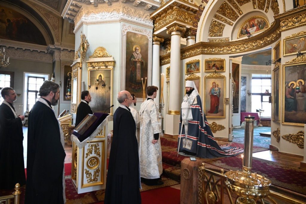Митрополит Волоколамский Антоний совершил панихиду по почившим сотрудникам ОВЦС