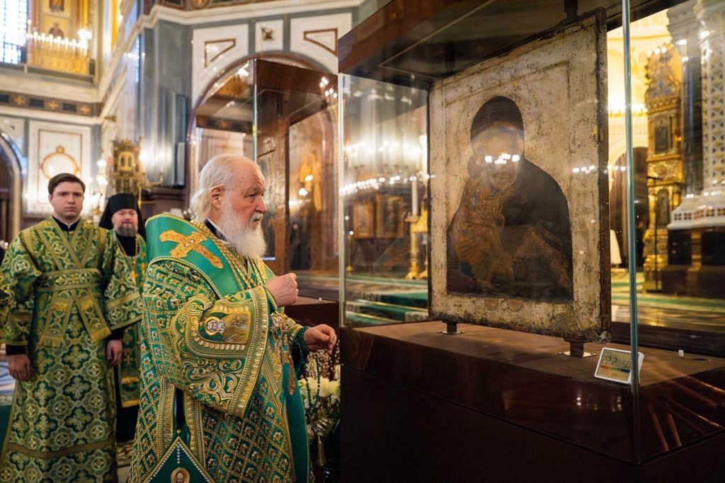 В канун праздника Входа Господня в Иерусалим Святейший Патриарх Кирилл совершил всенощное бдение в Храме Христа Спасителя
