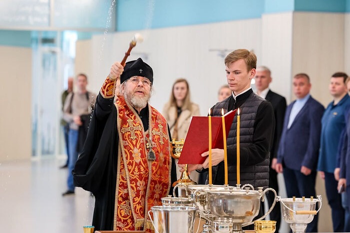 Митрополит Симферопольский Тихон освятил Центр образования «Солнечный» Международного детского центра «Артек»