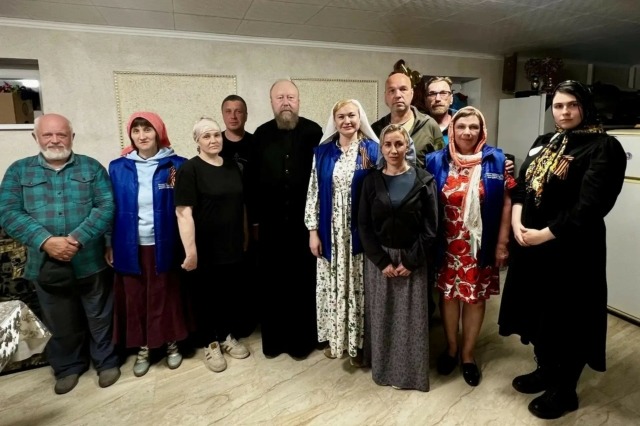 Епископ Скадовский Филарет встретился с добровольцами Патриаршей гуманитарной миссии