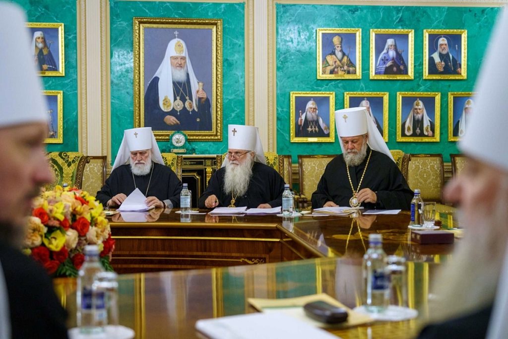 Священный Синод утвердил изменения и дополнения в перечисление имен святых в некоторых богослужебных текстах