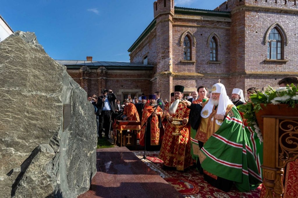 Святейший Патриарх Кирилл совершил чин освящения закладного камня в основание храма Преображения Господня в Оренбурге