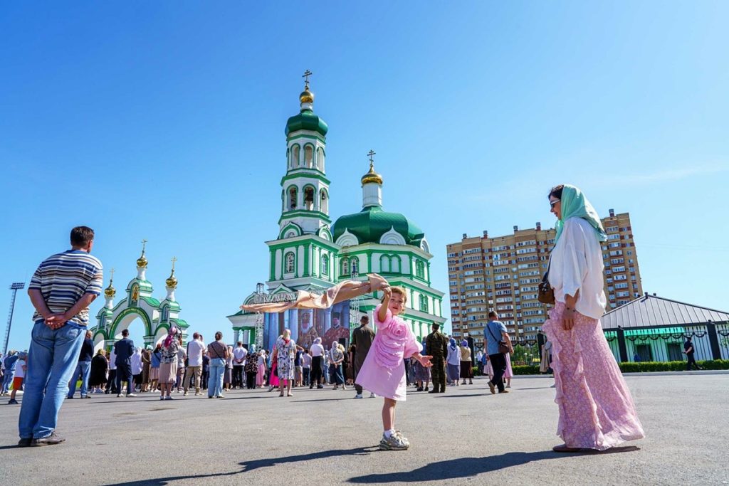 Святейший Патриарх Кирилл призвал помнить историю и не допускать критического разрыва между богатыми и бедными