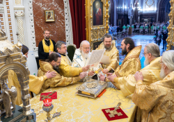 Патриаршее служение в праздник Владимирской иконы Божией Матери в Храме Христа Спасителя. Хиротония архимандрита Амвросия (Марченко) во епископа Грозненского и Сунженского (фото)