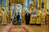 В день памяти первоверховных апостолов Петра и Павла Святейший Патриарх Кирилл совершил Литургию в соборе Петропавловской крепости Санкт-Петербурга (видео)
