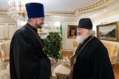 Встреча Святейшего Патриарха Кирилла с председателем правления Фонда «Круг добра» протоиереем Александром Ткаченко (фото)