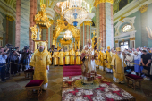 Патриарший визит в Санкт-Петербургскую митрополию. Литургия в Петропавловском соборе (фото)