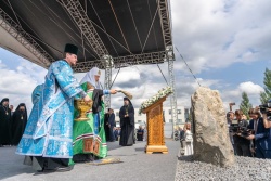 Святіший Патріарх Кирил звершив освячення закладного каменю в основу Воскресенського кафедрального собору в Набережних Човнах