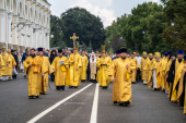 Патриаршее служение в День Крещения Руси. Литургия в Успенском соборе Кремля. Крестный ход. Молебен у памятника равноапостольному князю Владимиру на Боровицкой площади (фото)